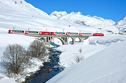 Glacier-Express im Winter © Christof Sonderegger (Swiss-image.ch)