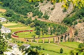 Bernina-Express auf dem Kreisviadukt bei Brusio © Welcome Tours