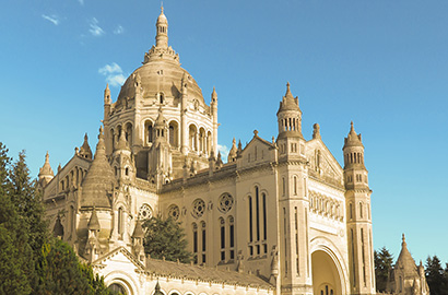 Lisieux: Basilika der heiligen Theresa © DyziO (Shutterstock.com)