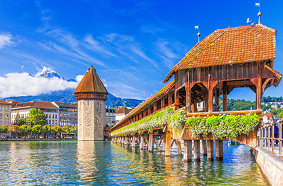 Kapellbrücke in Luzern © SCStock (Shutterstock.com)